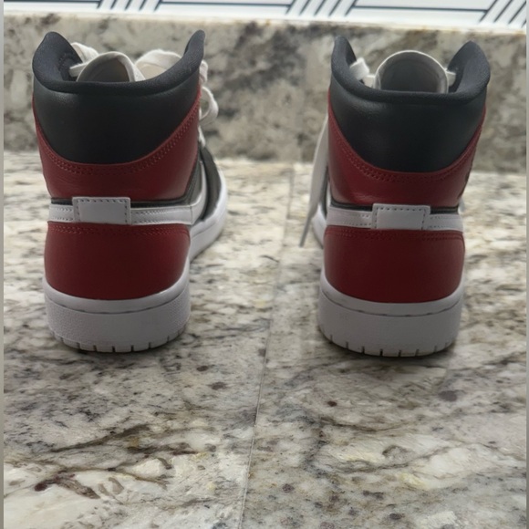 Air Jordan 1 Mid Black White Noble Red
BQ6472 016 Women's size 7.5 EUC - Picture 4 of 13
